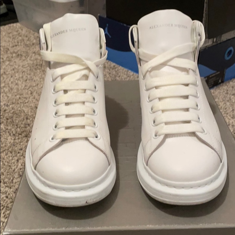 Alexander McQueen Limited addition Larry Larry